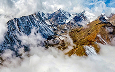 张掖肃南旅游巴尔斯雪山美景：梦幻巴尔斯
