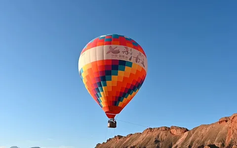 张掖七彩丹霞热气球乘坐指南