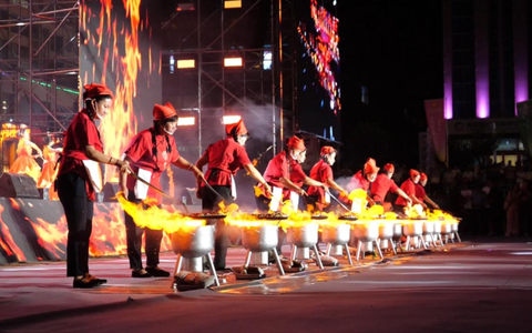 张掖市山丹县第三届炒拨拉美食节开幕