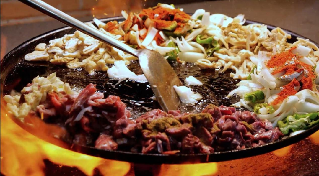 张掖市山丹县第三届炒拨拉美食节开幕