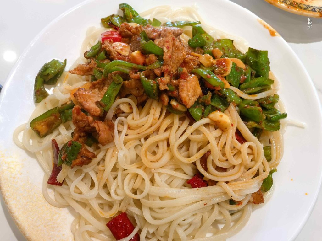 张掖特色美食:拉条子