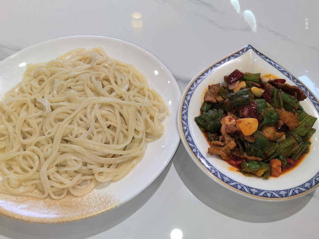 张掖特色美食:拉条子
